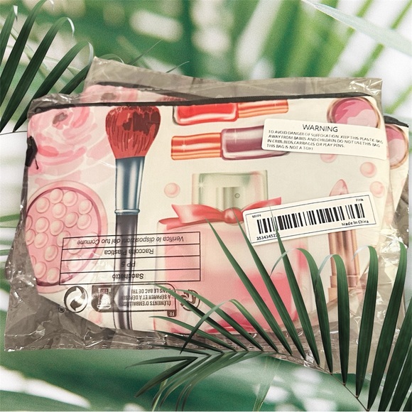 NWT-Makeup Design Cosmetic Bag - Picture 5 of 5